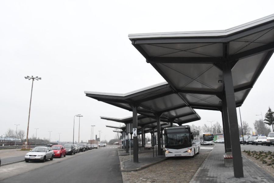Parking i wiaty autobusowe przy dworcu oddane do użytku