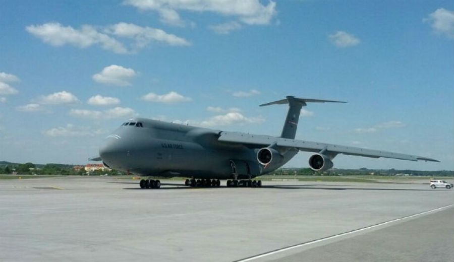 Transportowy gigant armii USA na gdańskim lotnisku