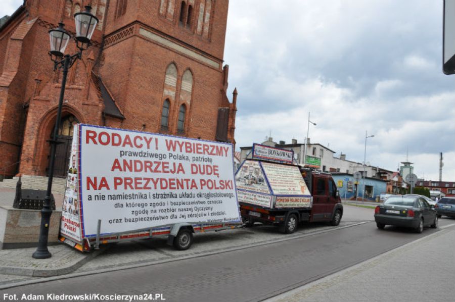Wiceprzewodniczący Sejmiku wystawił przed kościołem wyborczy billboard